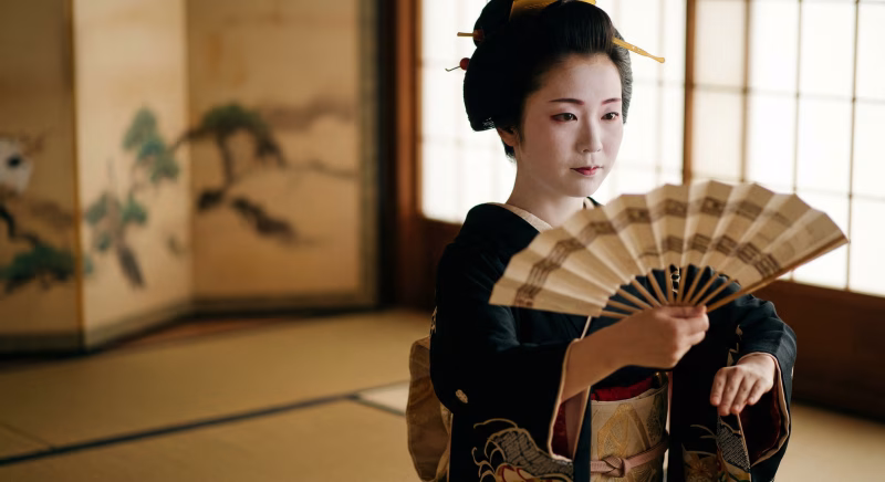 日舞を舞う女性