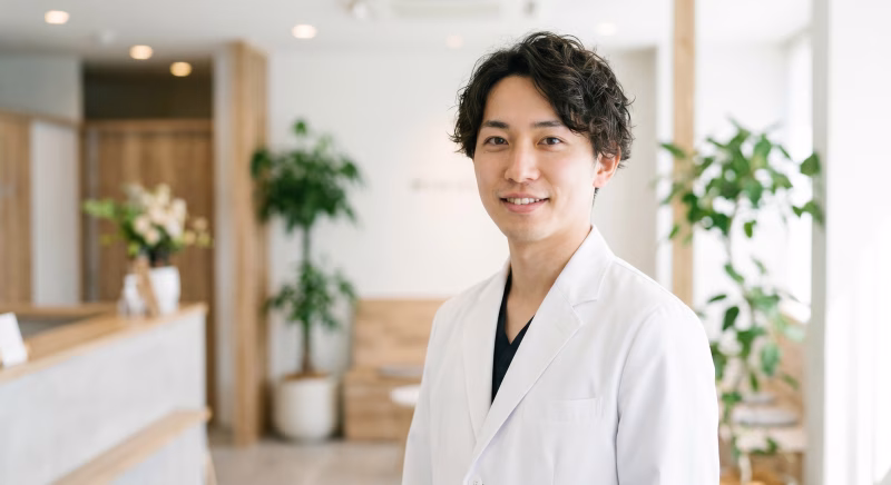 美容クリニックで働く男性医師