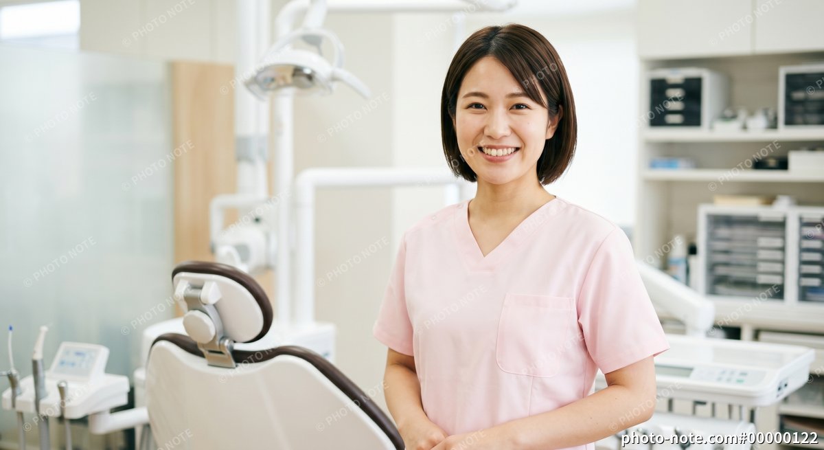 歯科助手の女性