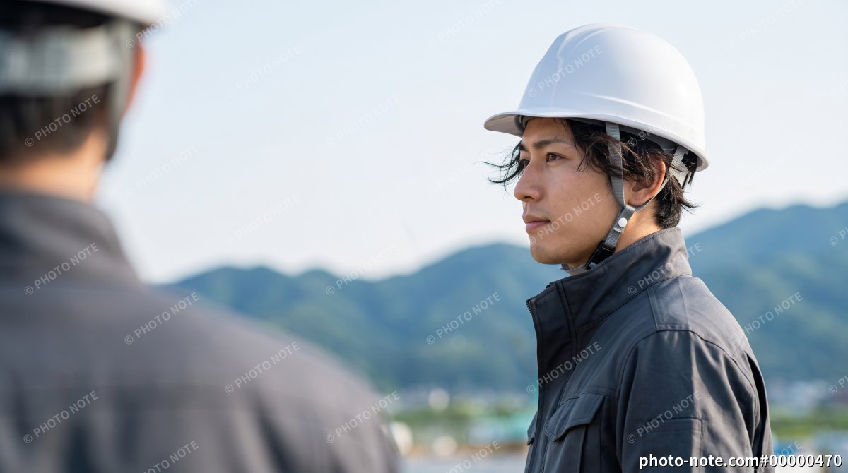 建設現場で働く若い男性作業員 現場監督