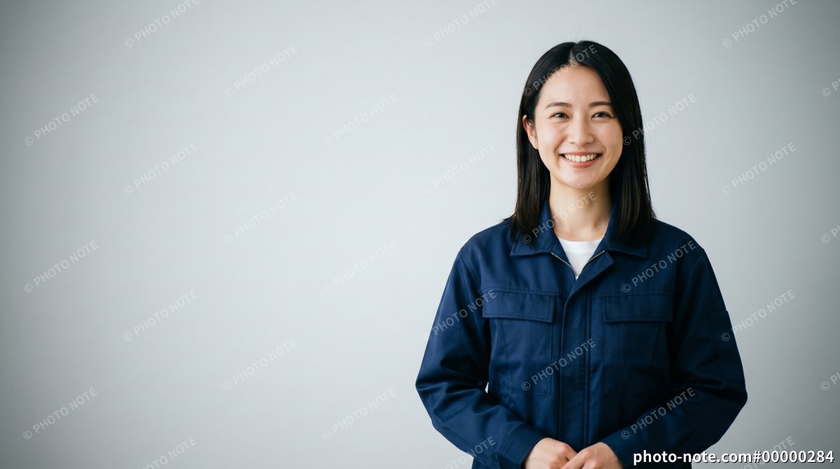 製造業の求人・採用イメージ、笑顔の女性作業員