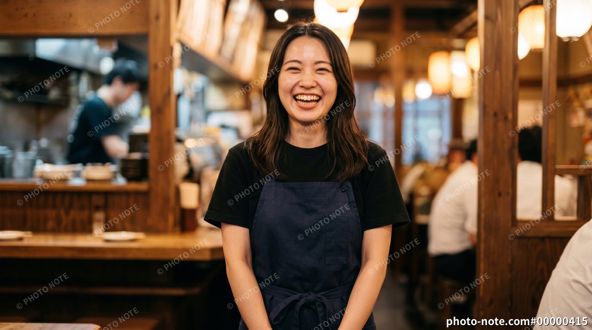 居酒屋のホールスタッフの女性