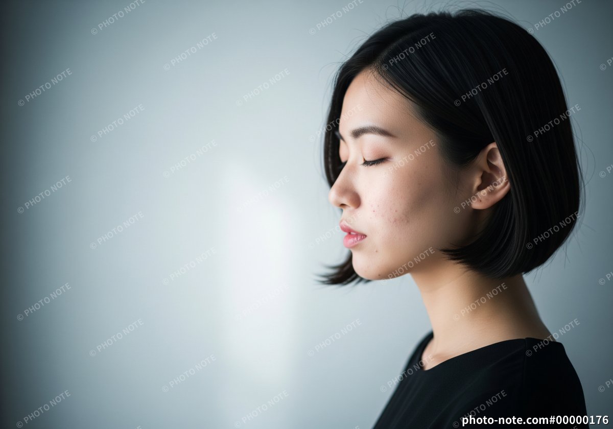 目を閉じる女性のポートレート、ニキビ、肌の悩み