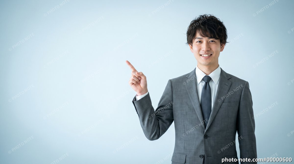 おすすめや案内を示すスーツ姿の若い男性のビジネスイメージ